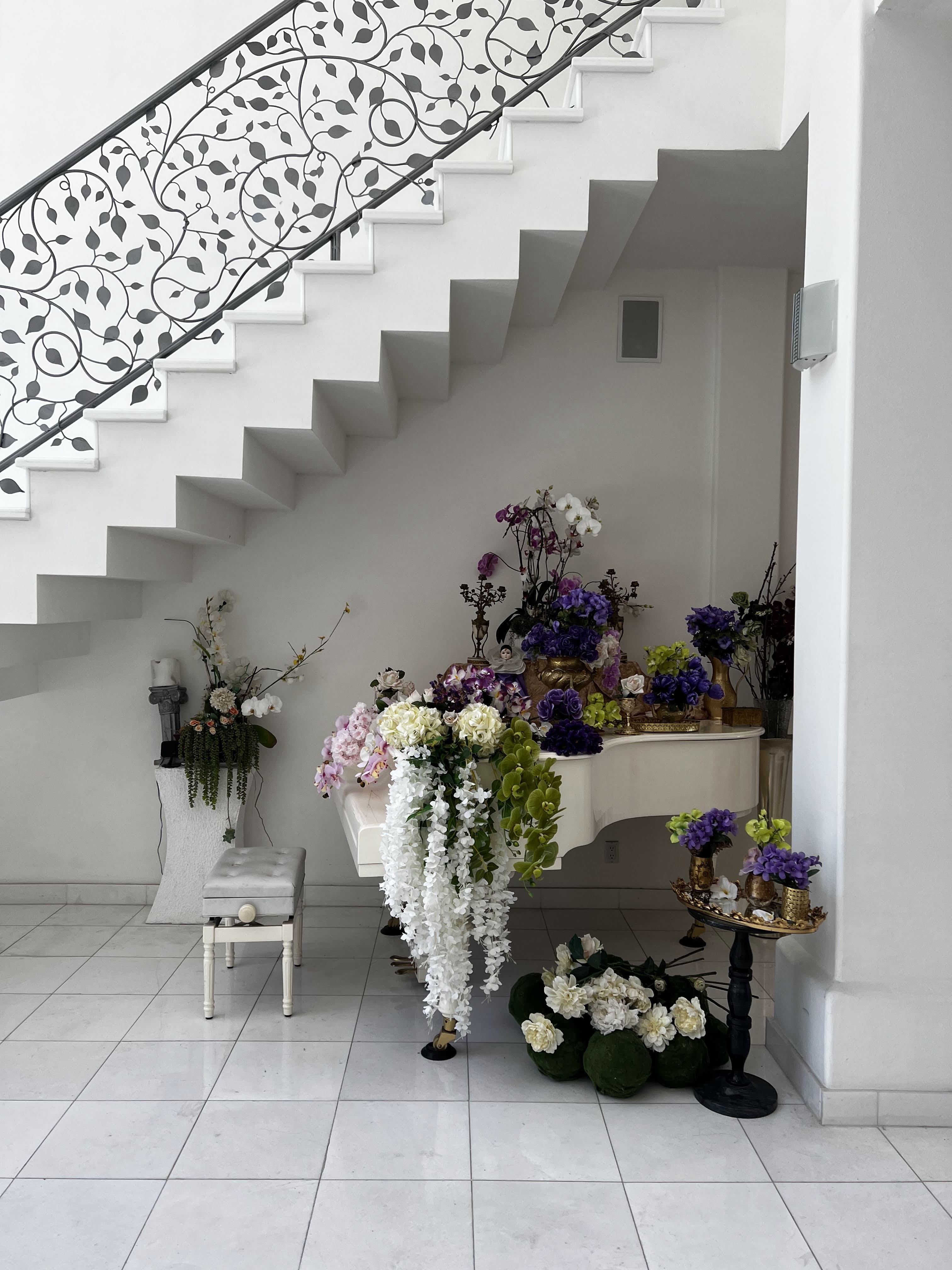 F's White Modern Window Home — photo 5