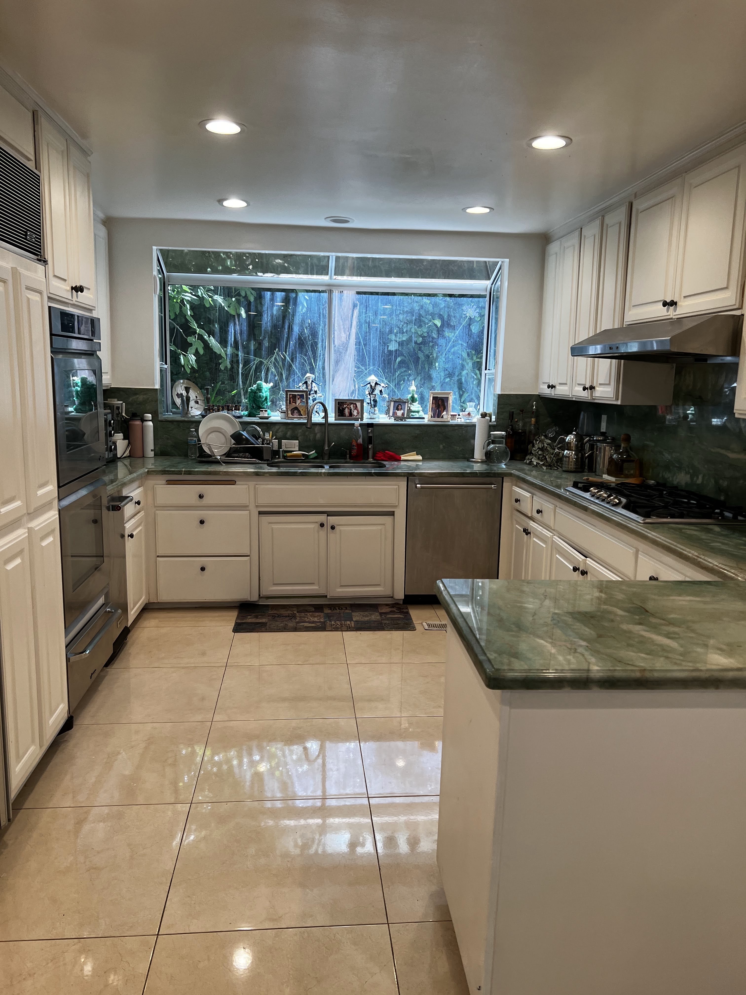 F's White Modern Window Home — photo 9