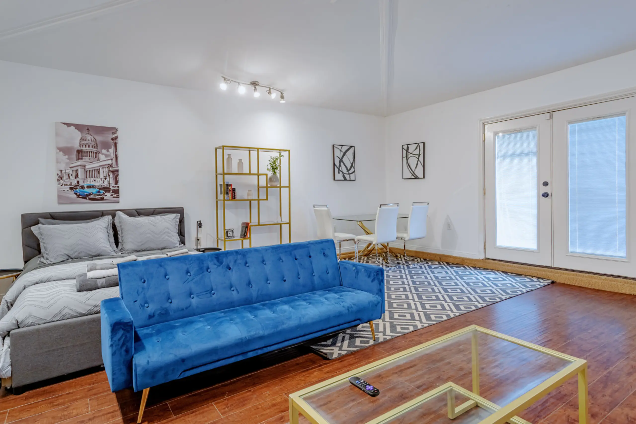 J's Cozy Leghorn Home & Jacuzzi — photo 2