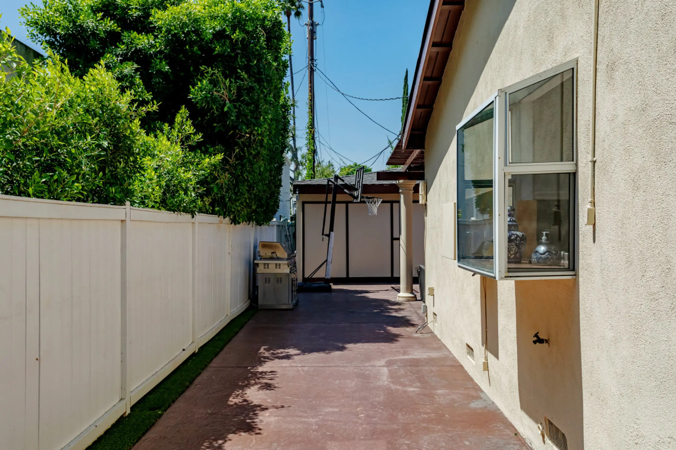 J's Cozy Leghorn Home & Jacuzzi — photo 6