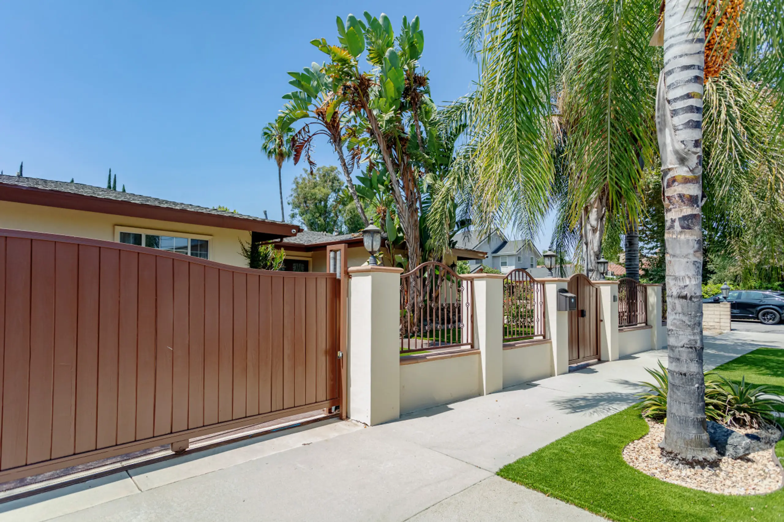 J's Cozy Leghorn Home & Jacuzzi