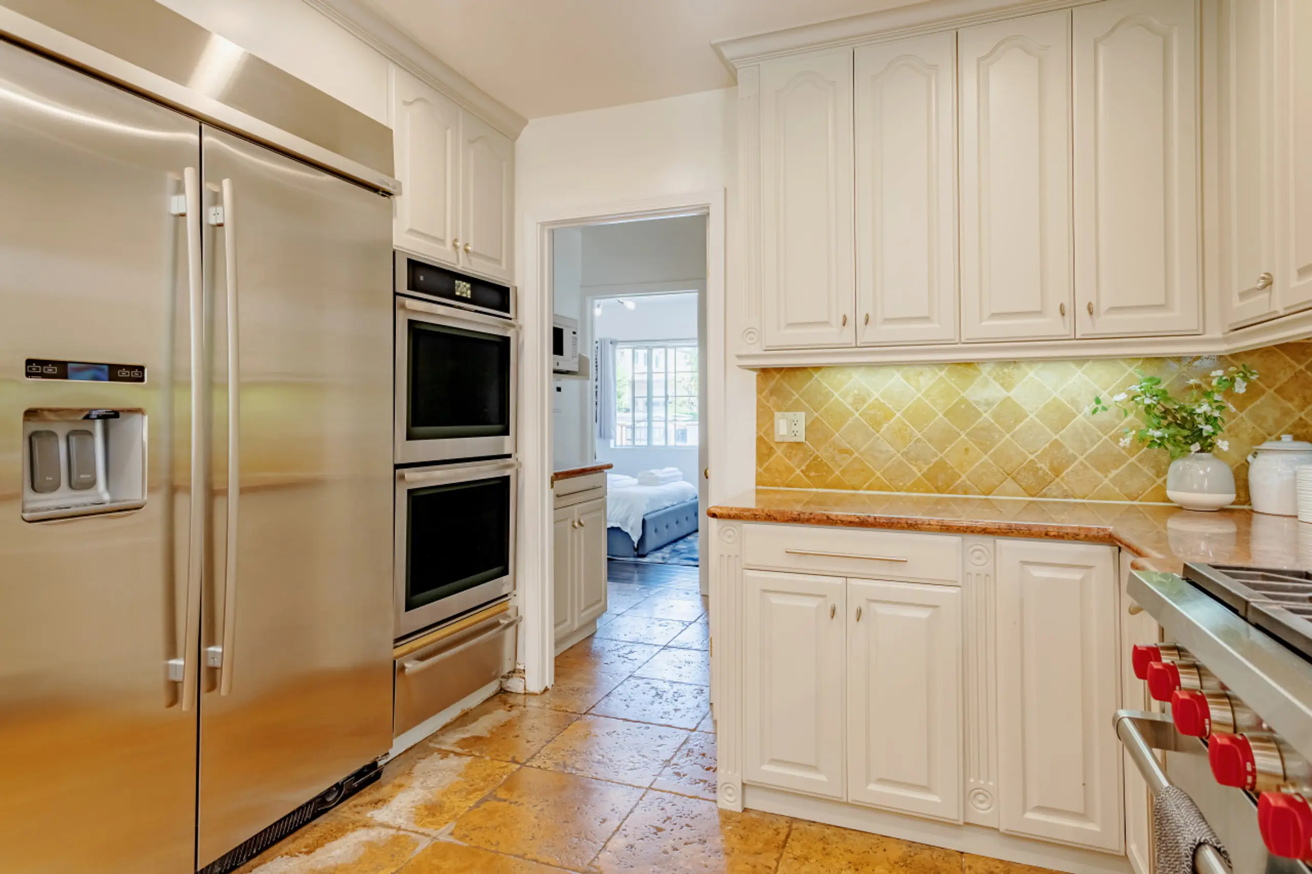 J's Cozy Leghorn Home & Jacuzzi — photo 7