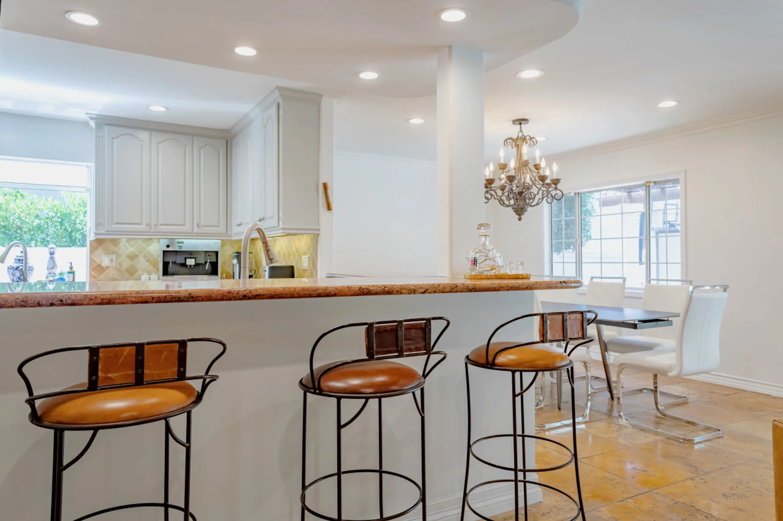 J's Cozy Leghorn Home & Jacuzzi — photo 8