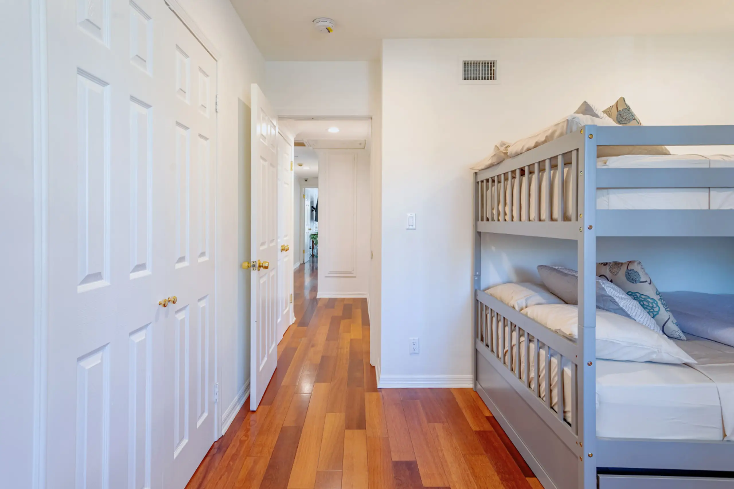 J's Cozy Leghorn Home & Jacuzzi — photo 12