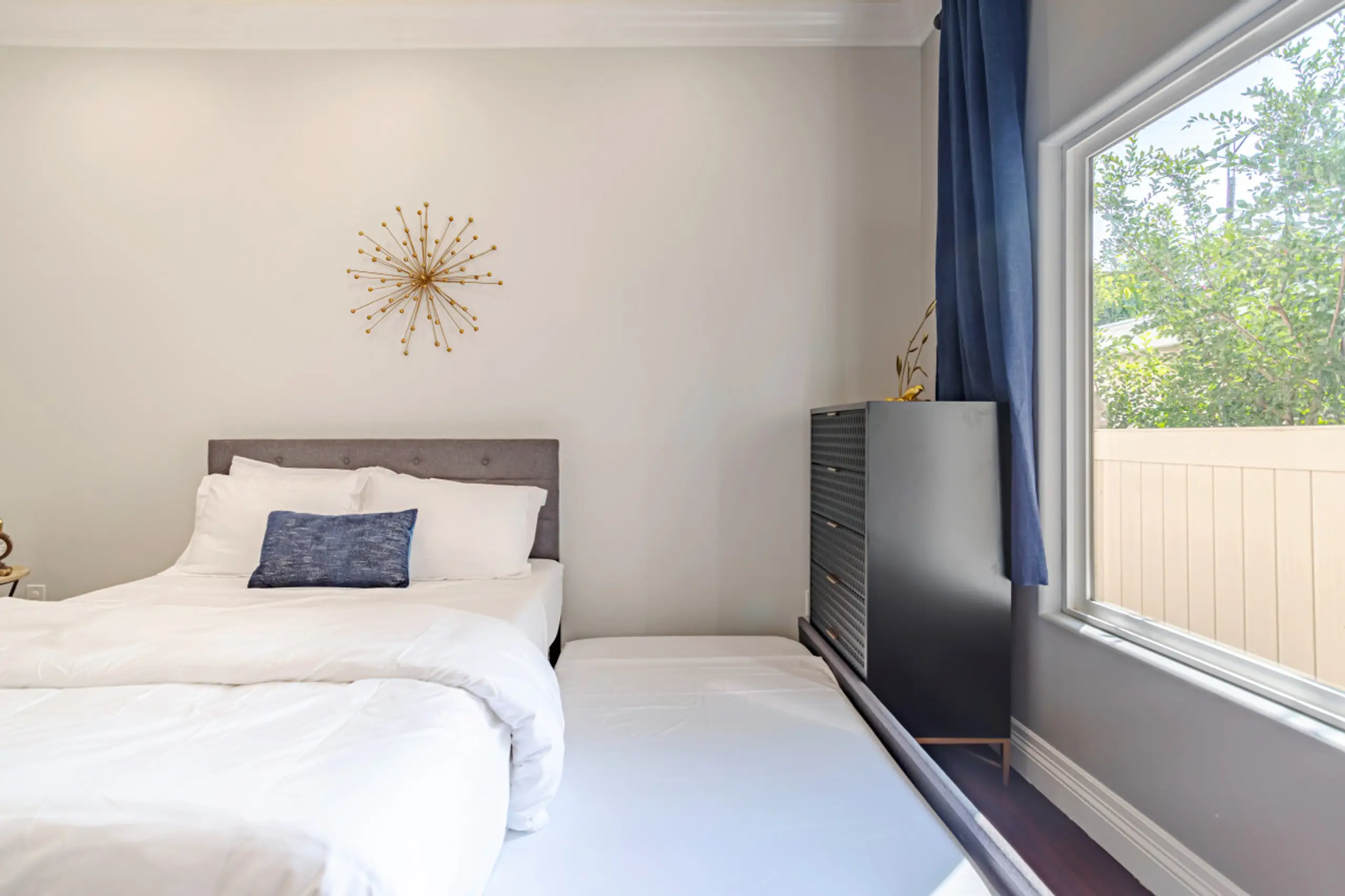 Ja's Calvert 4-Bed Abode — photo 2