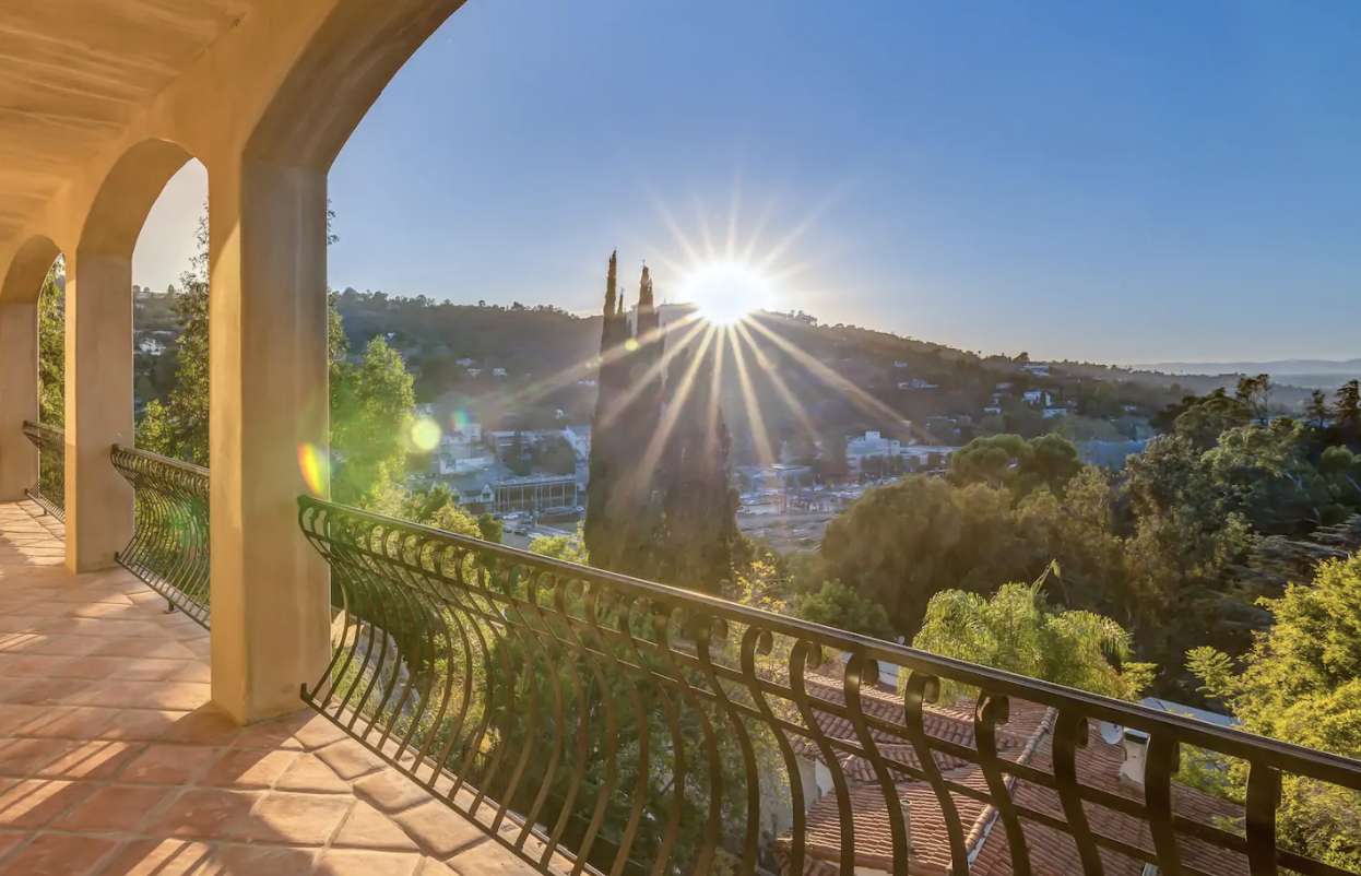 Knoll Drive Celebrity View — photo 7