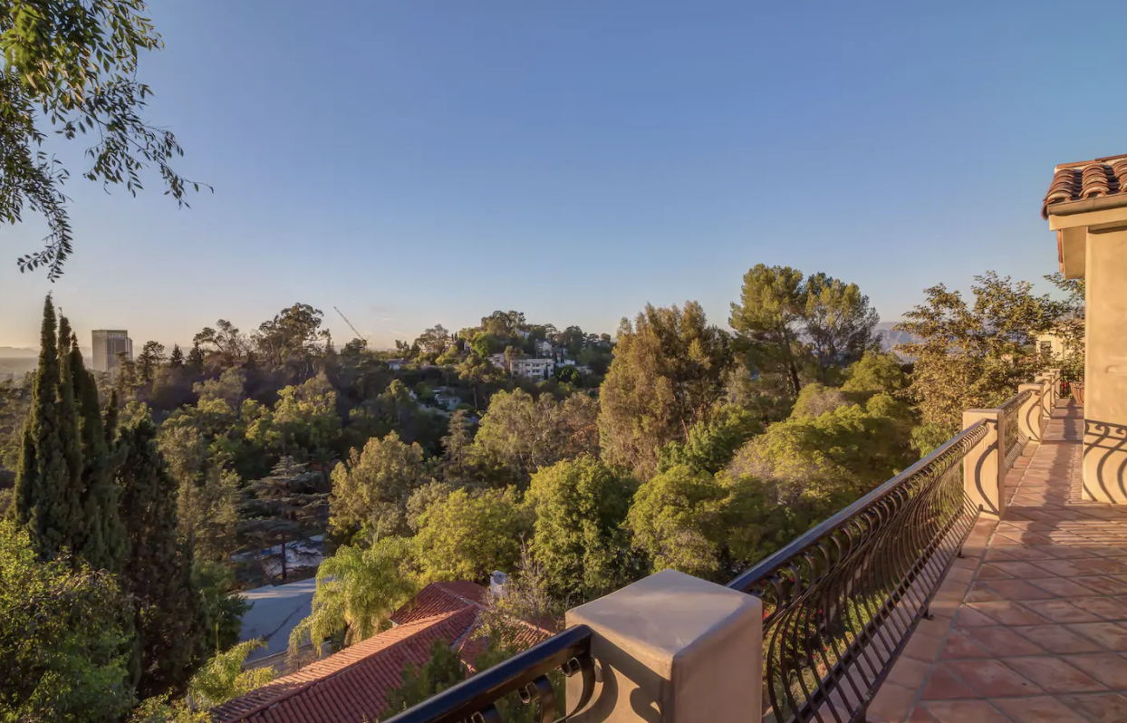 Knoll Drive Celebrity View — photo 8