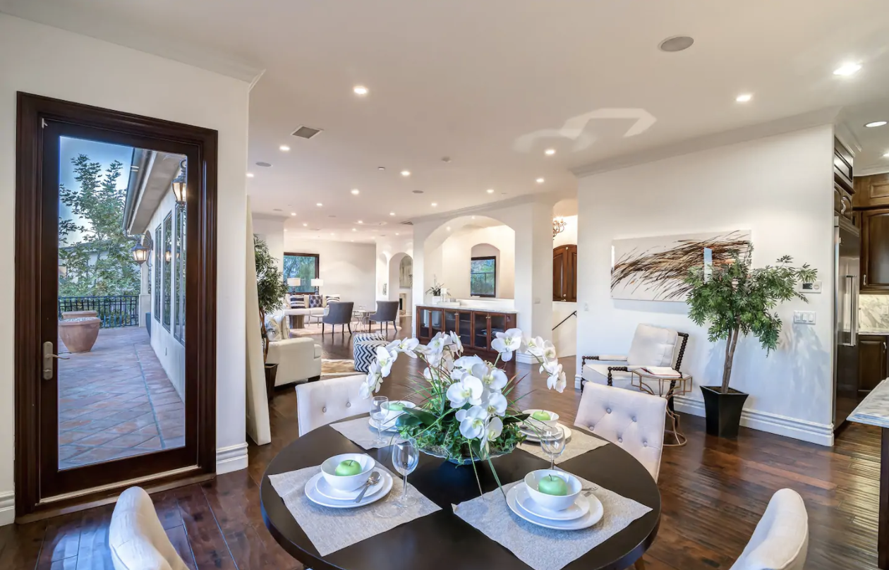 Knoll Drive Celebrity View — photo 12