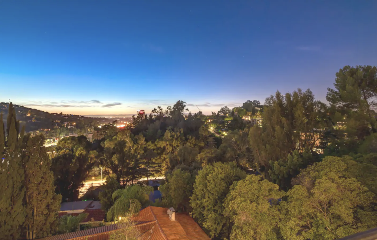 Knoll Drive Celebrity View