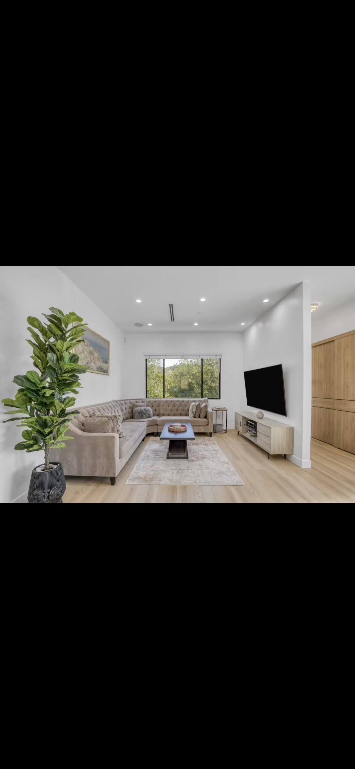 Petite Shadow Hills House