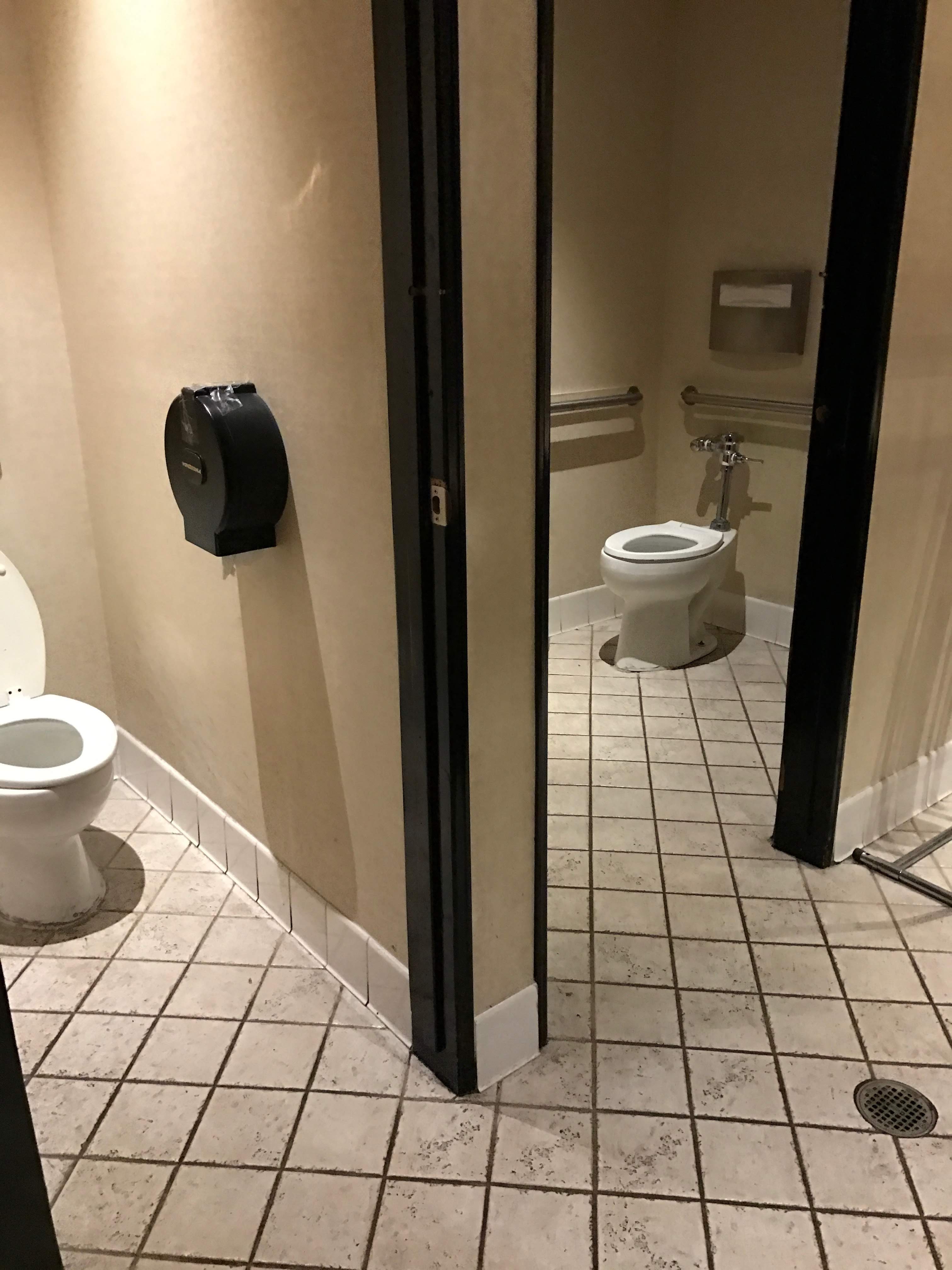 V's Vibrant Club — photo 5