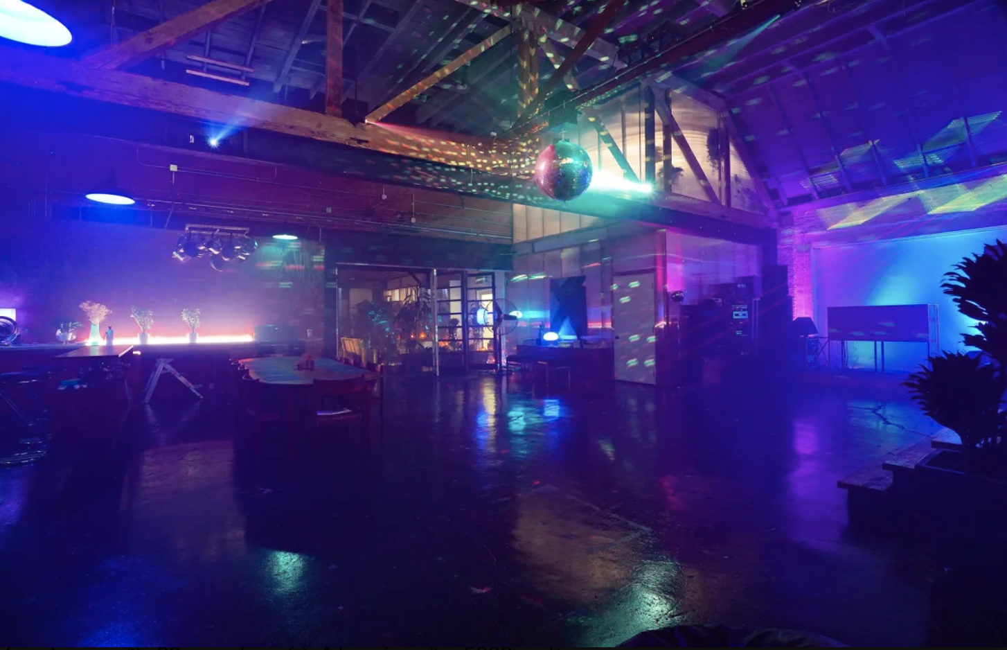 VB's Groovy Hip Warehouse — photo 7