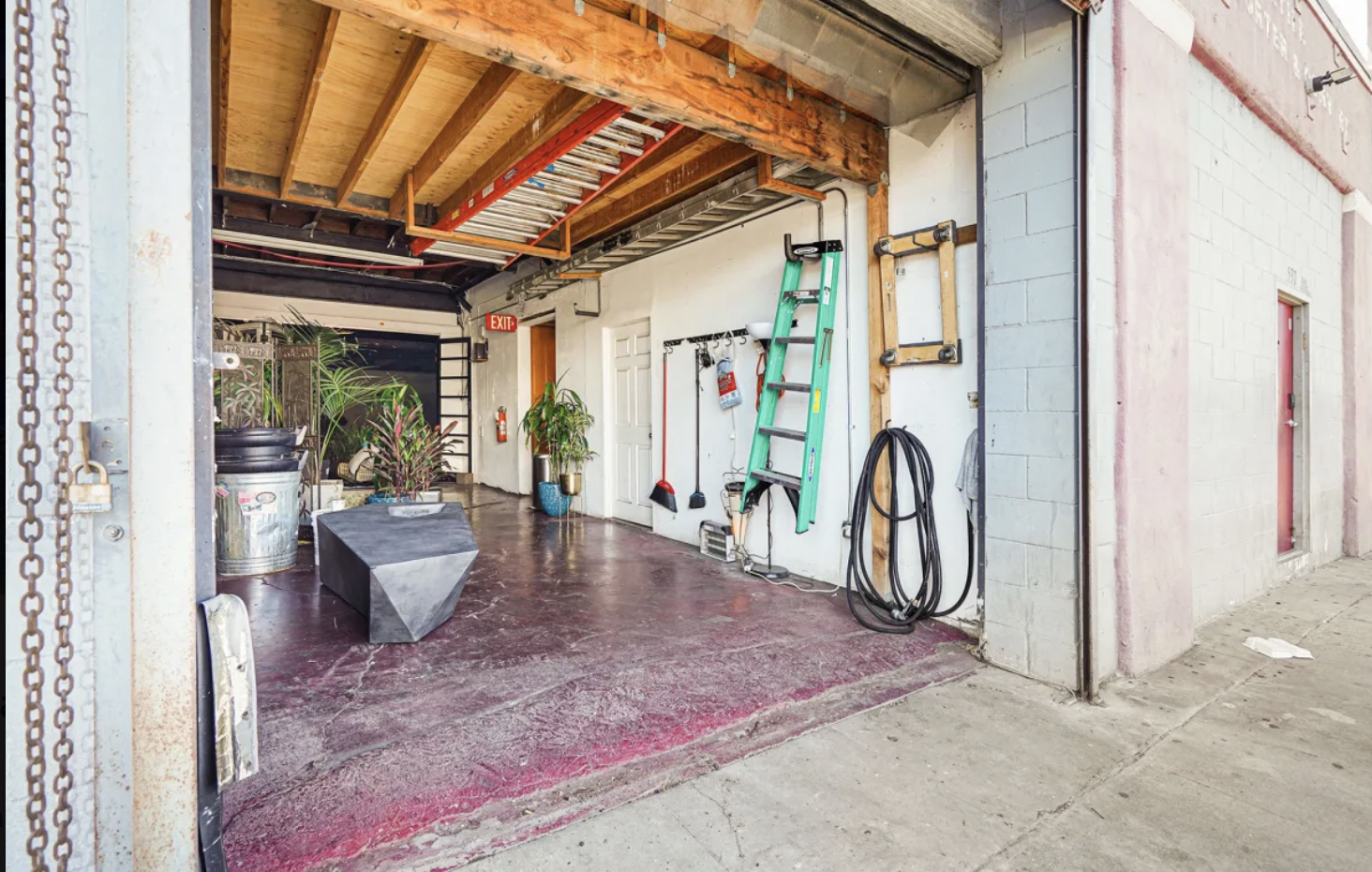 VB's Groovy Hip Warehouse