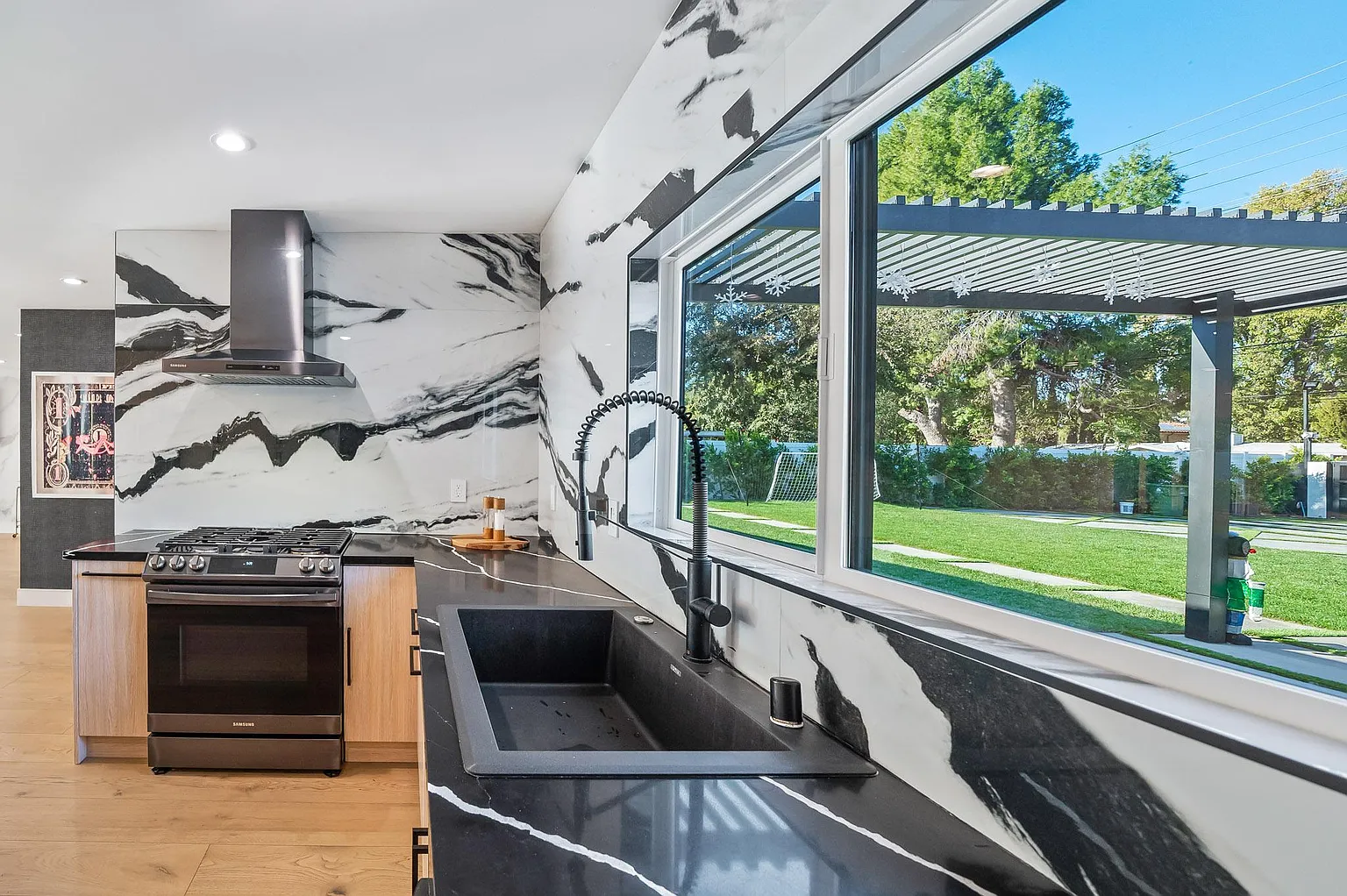 Woodland Hills Private Oasis — photo 3