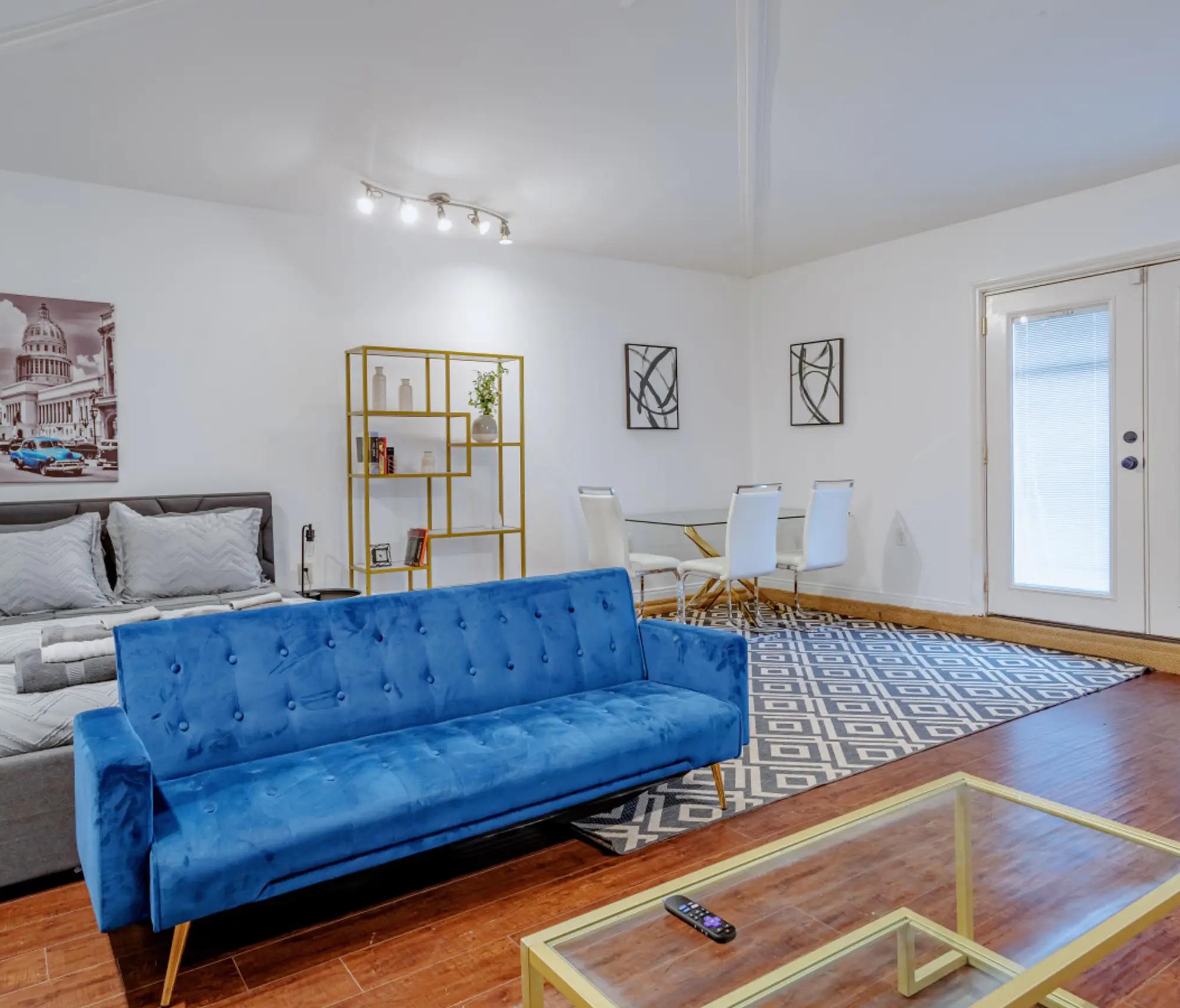 J's Cozy Leghorn Home & Jacuzzi — photo 2