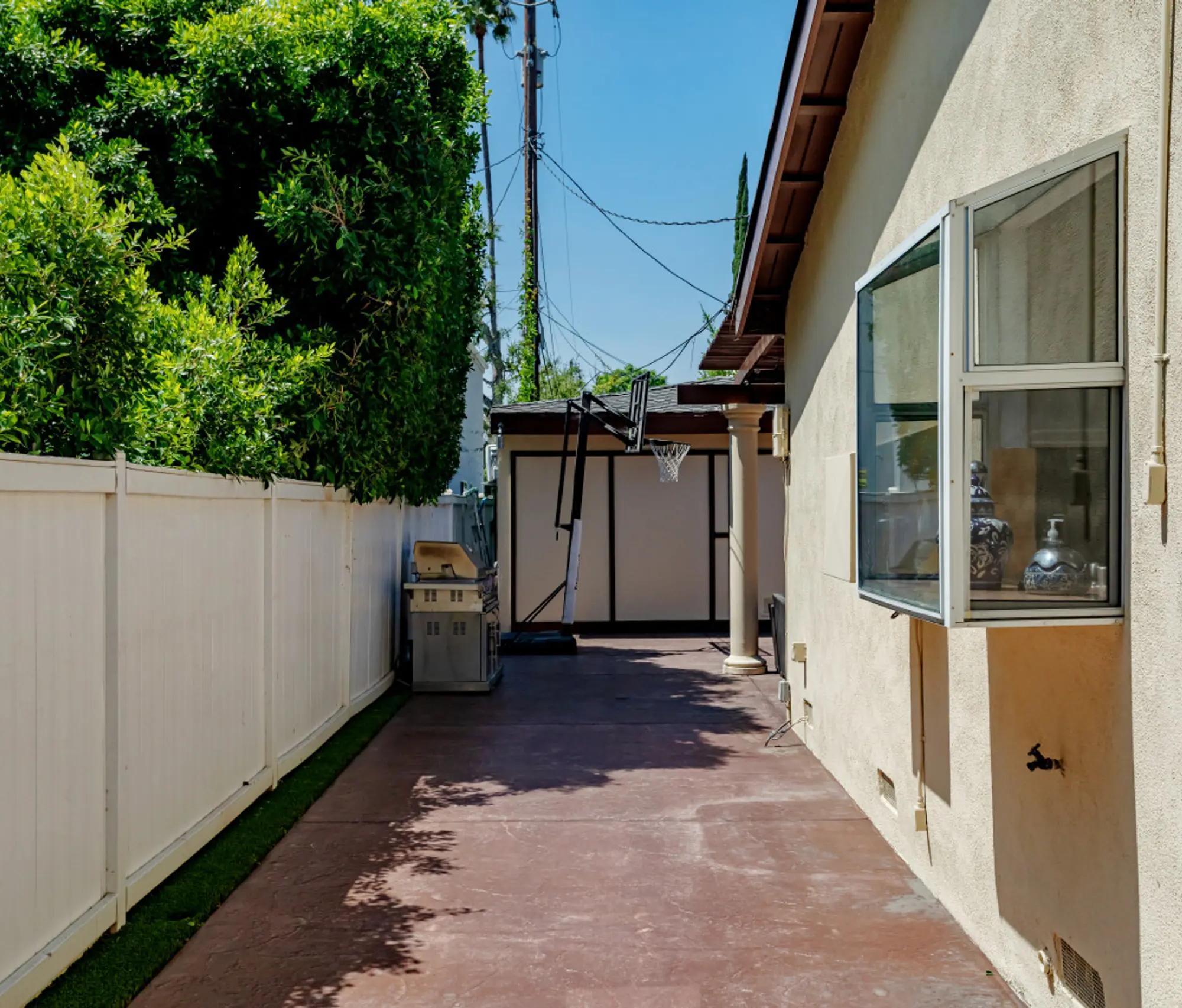 J's Cozy Leghorn Home & Jacuzzi — photo 6