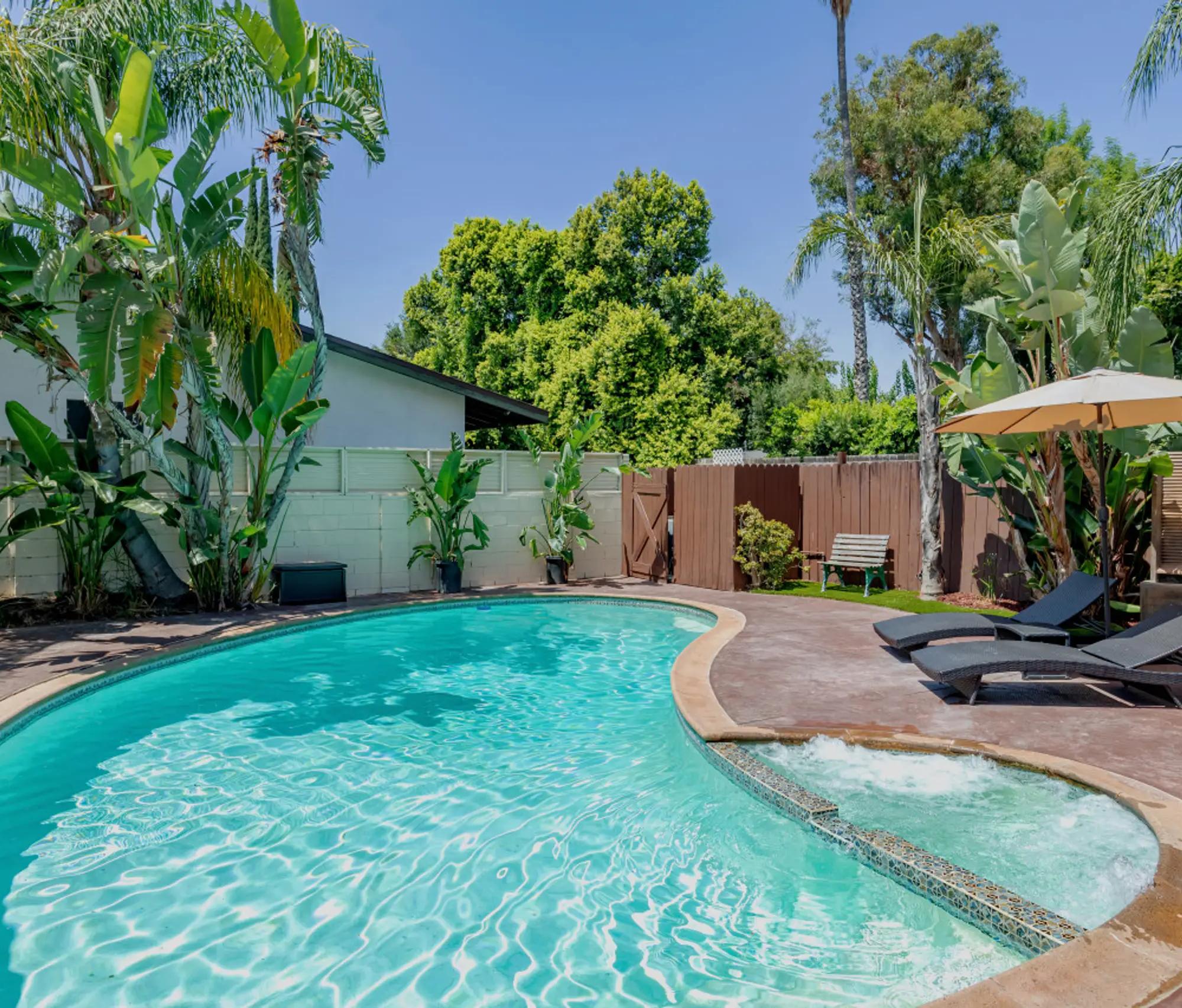 J's Cozy Leghorn Home & Jacuzzi — photo 9