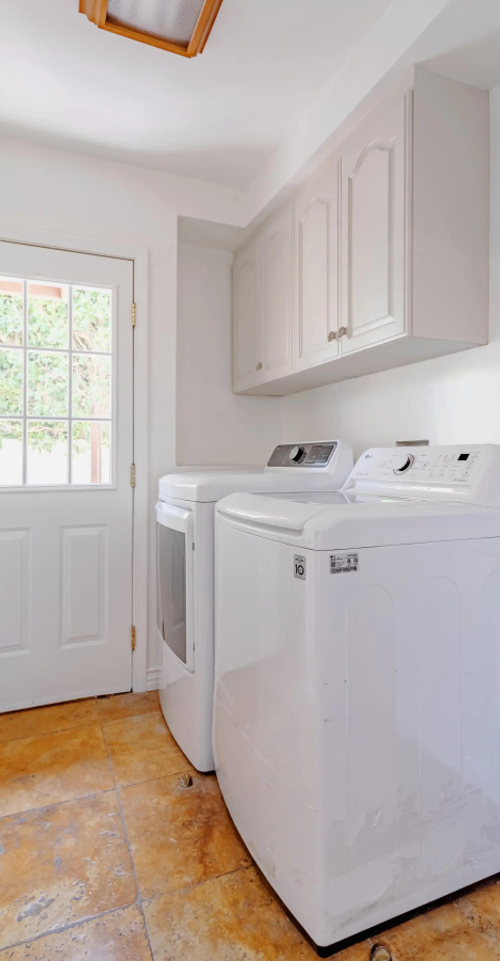 J's Cozy Leghorn Home & Jacuzzi — photo 10