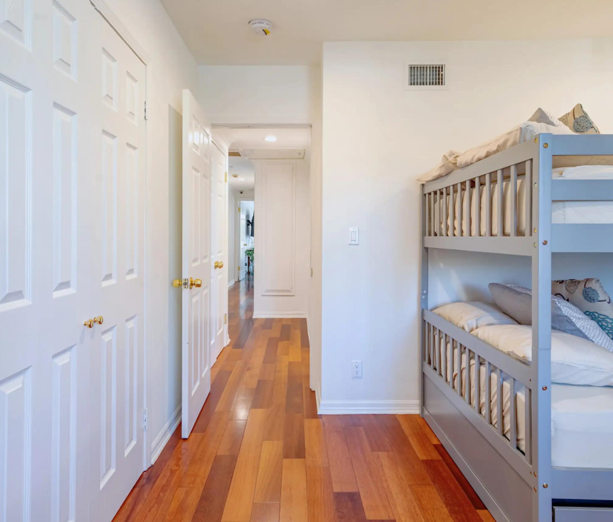 J's Cozy Leghorn Home & Jacuzzi — photo 12