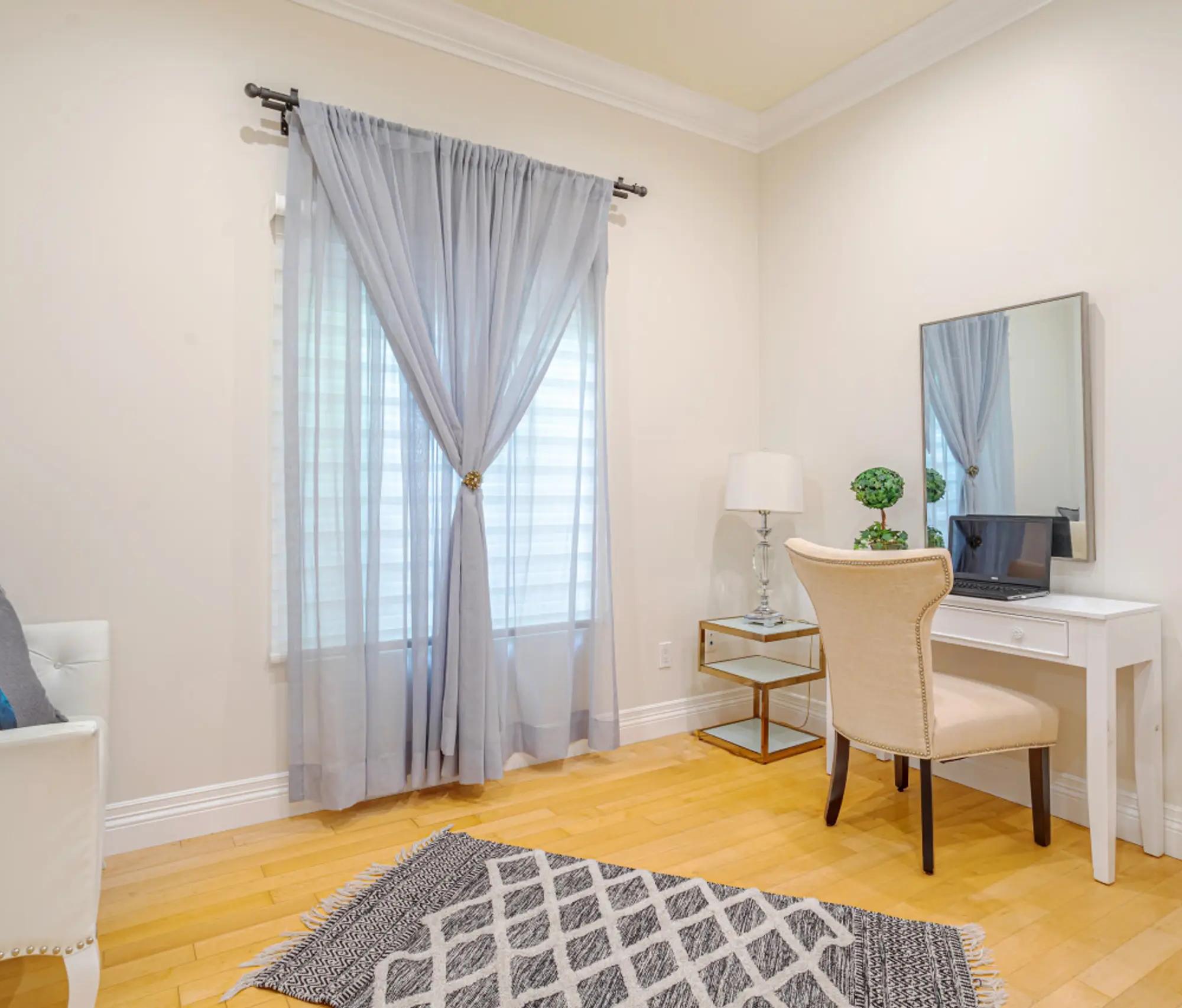 Ja's Calvert 4-Bed Abode — photo 3