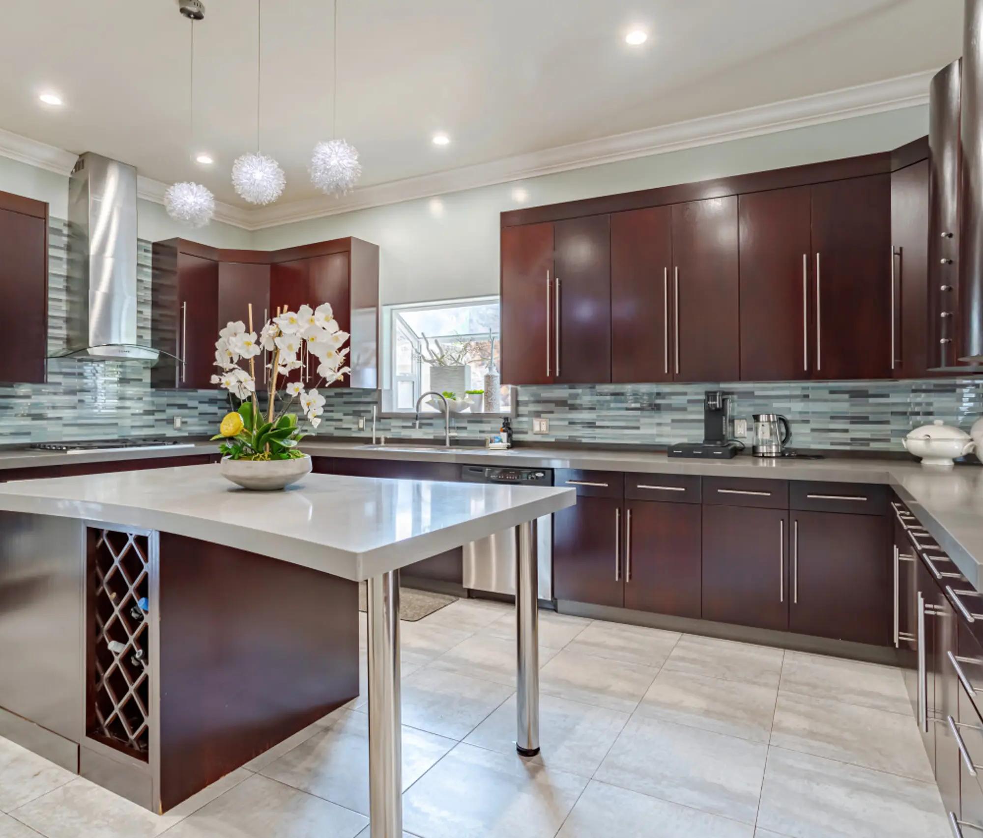 Ja's Calvert 4-Bed Abode — photo 6