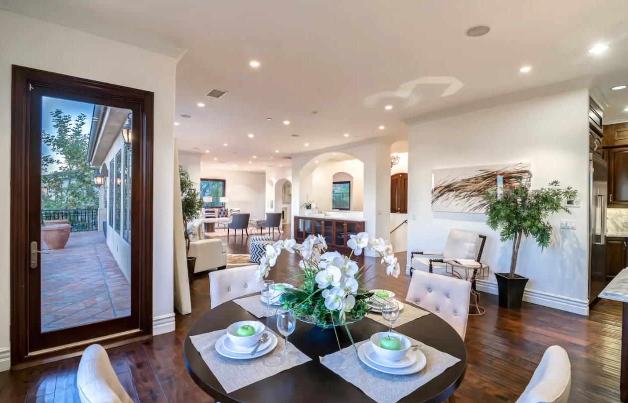 Knoll Drive Celebrity View — photo 12