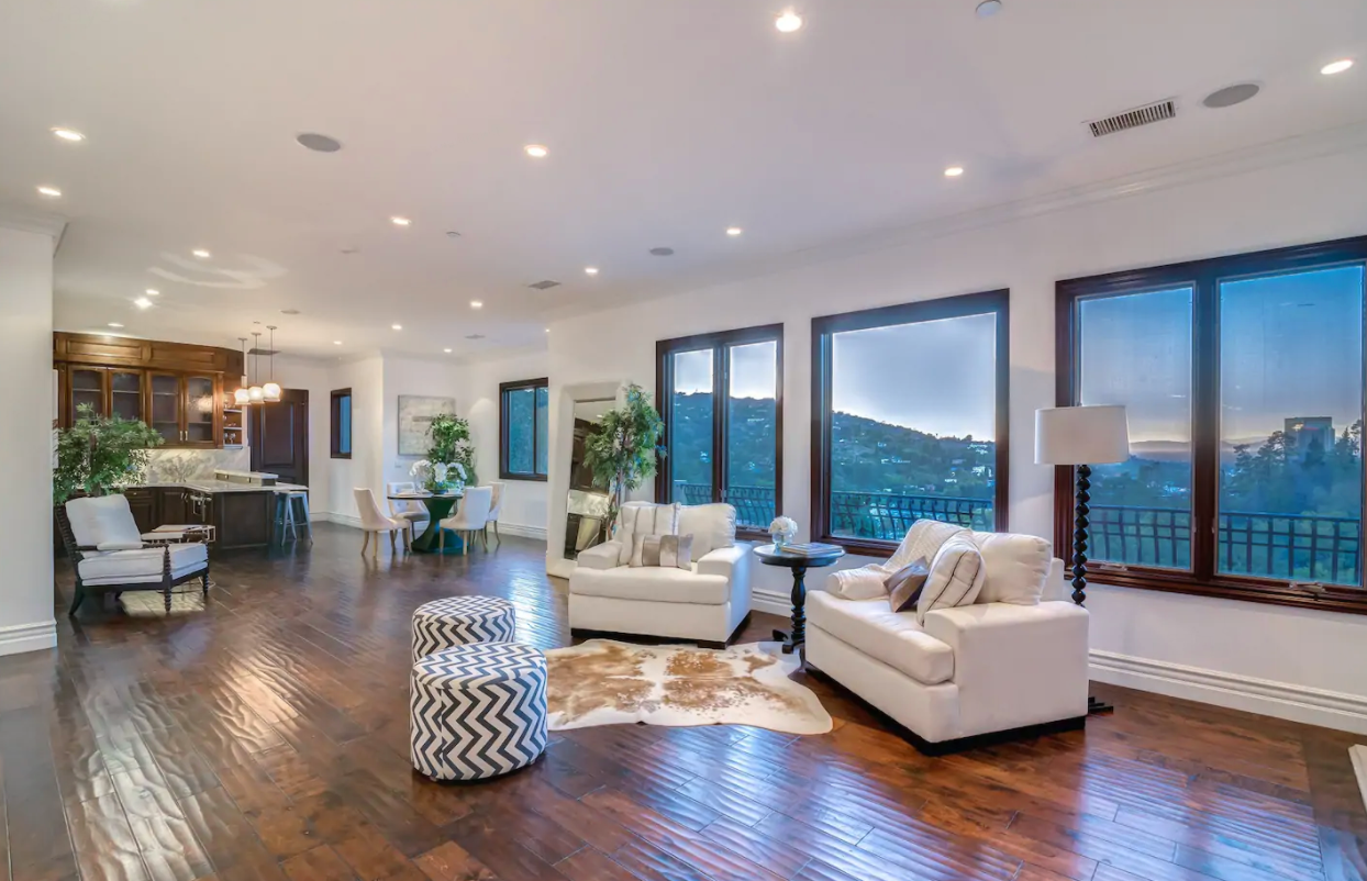 Knoll Drive Celebrity View — photo 2