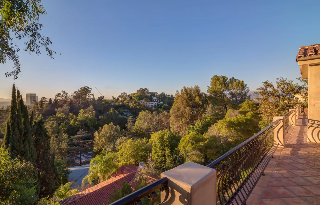 Knoll Drive Celebrity View — photo 8