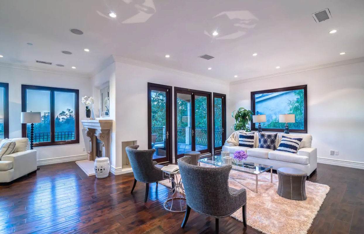 Knoll Drive Celebrity View