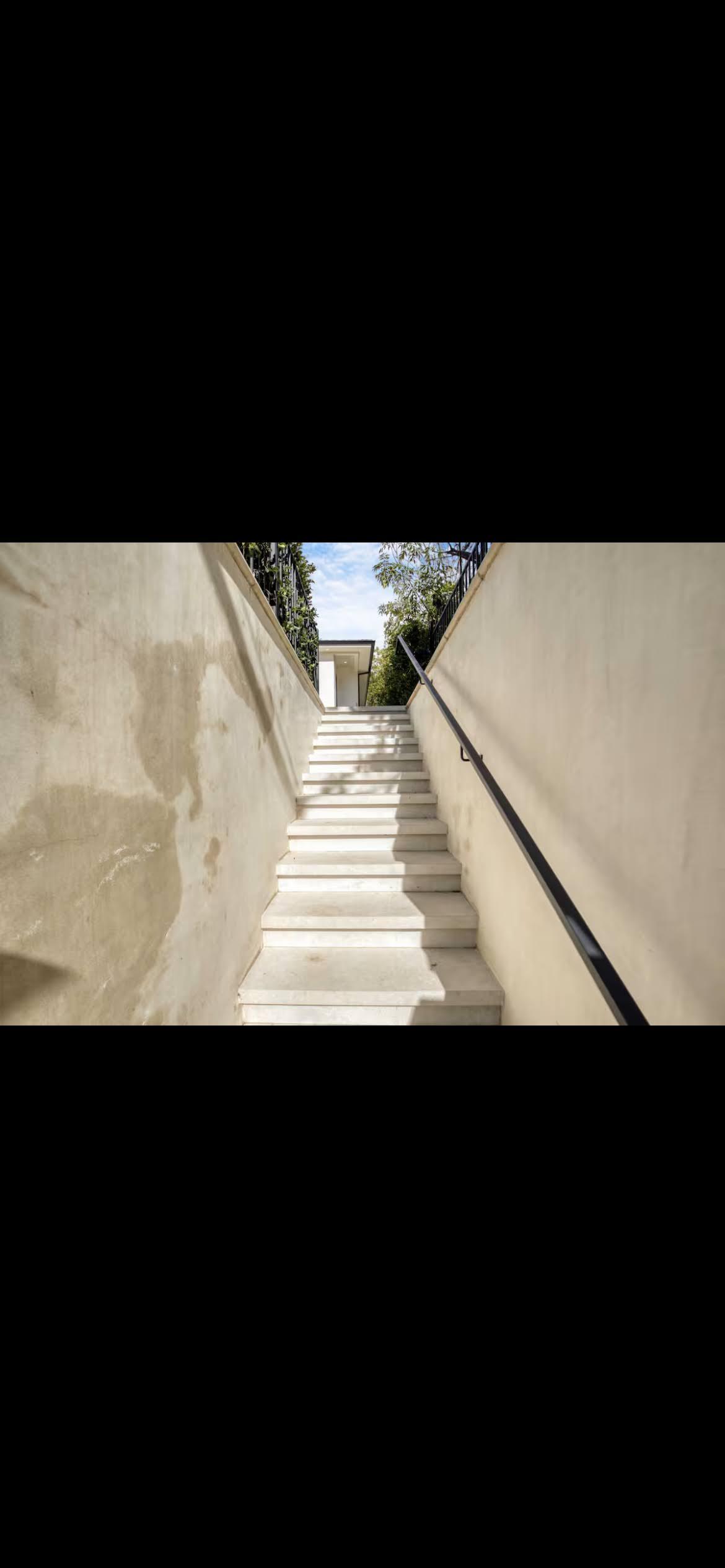 Petite Shadow Hills House — photo 10