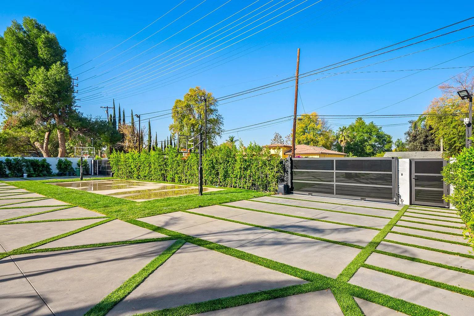 Woodland Hills Private Oasis — photo 9